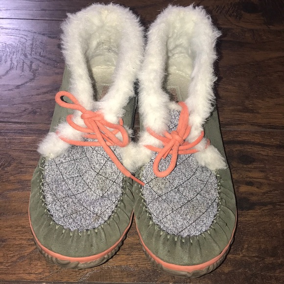 sorel out n about moccasins